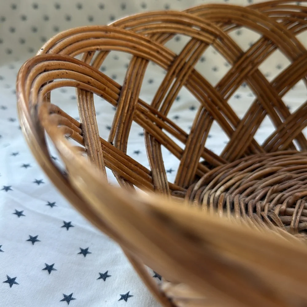 Vintage Yugoslavian Wicker 9.5” Rustic Rattan Round Hand Woven Fruit Basket